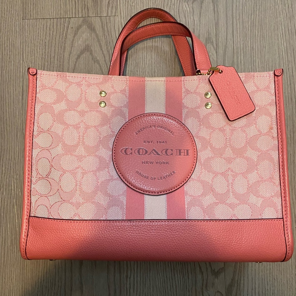 COACH DEMPSEY CARRYALL TOTE IN SIGNATURE JACQUARD WITH STRIPE AND COACH PATCH